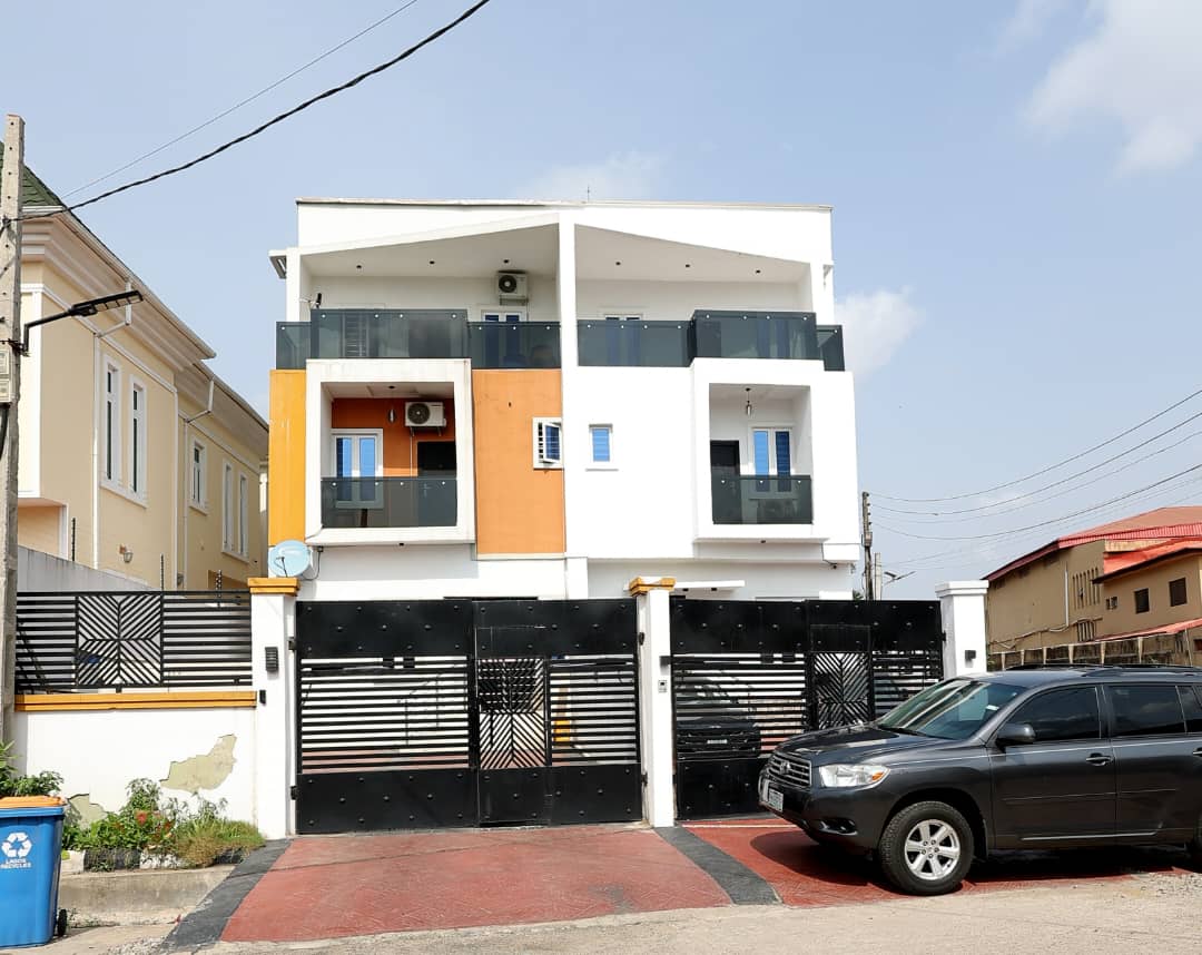 5 bedroom duplexes - Chris court